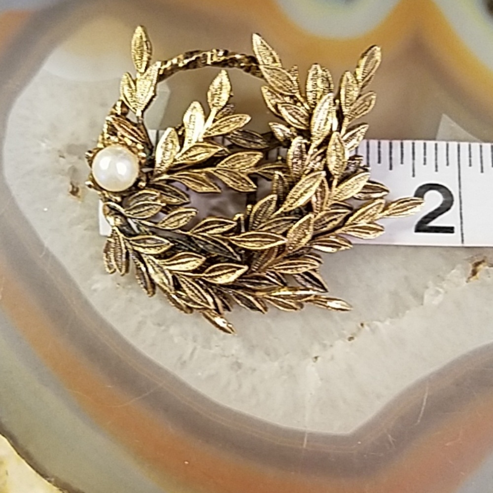Do not share—Swirl leaves & pearl brooch GUC - Picture 7 of 8